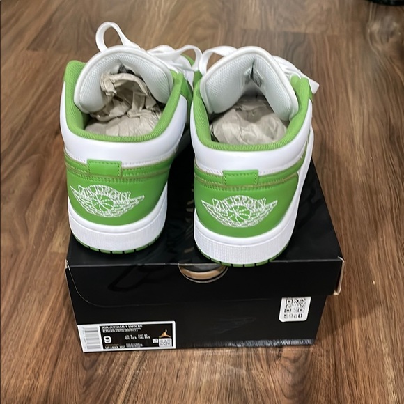 Jordan Other - Nike Air Jordan 1 Low SE MEN’s size 9 white/chlorophyl